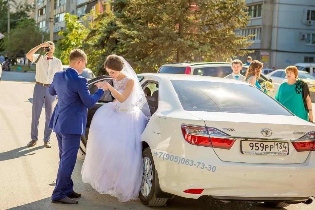 Украшение машин на свадьбу: фото и идеи