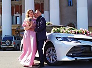 Красивая свадьба начинается с торжественного свадебного кортежа. Безумно популярные Toyota Camry New к Вашим услугам в любой район Волгограда. Эксклюзивные свадебные украшения для Вас!