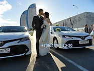Счастливые молодожены и новенькие Toyota Camry. Эффектный кортеж на Вашу свадьбу. Работаем во всех районах Волгограда, область.